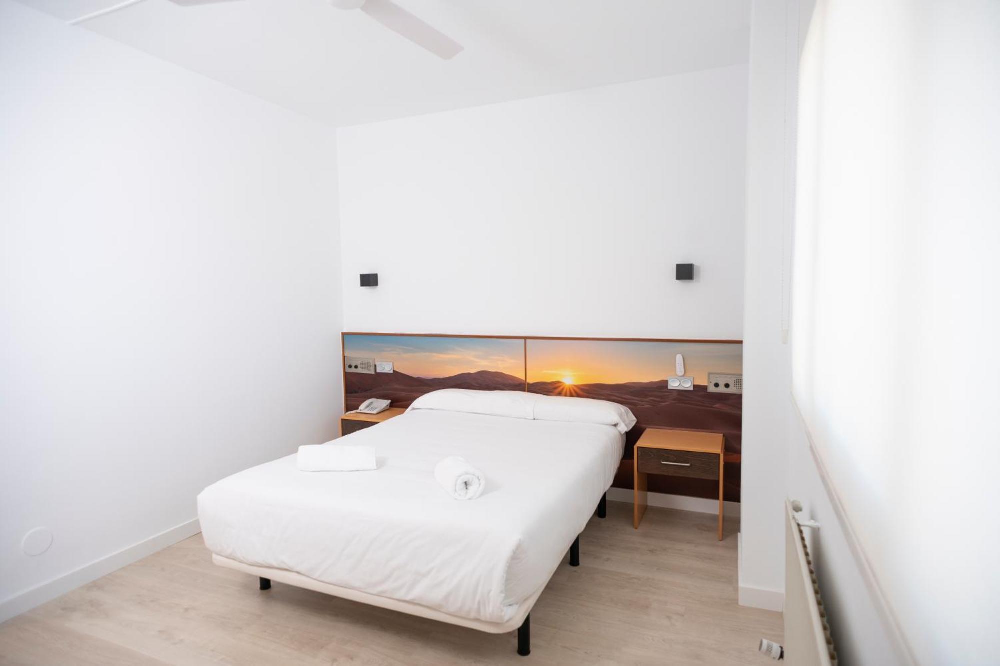 Restaurante Hotel Abadesa Villagonzalo Pedernales Экстерьер фото